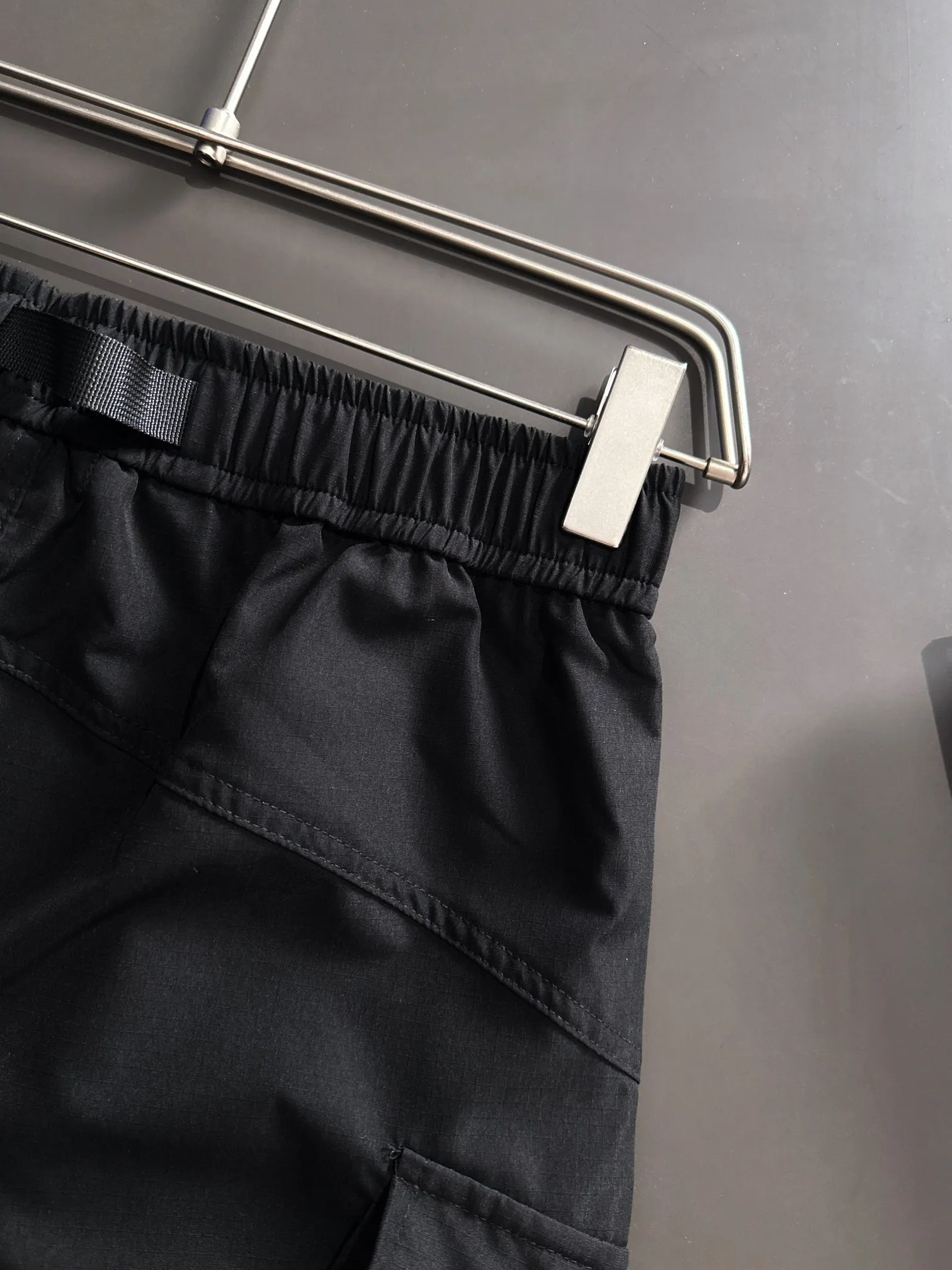 🅿️400 shipped next day Stone lsland/stone island 2025 spring and summer new elastic band casual solid color leggings trousers, trousers hem with two needle stitches, fine and firm stitching, counter-customized fabrics with high breathability and comfort, impeccable details, brand element design concept, reflecting high quality. It feels delicate and soft! It presents a casual cut and the upper body shape is great! Size: M-3XXL